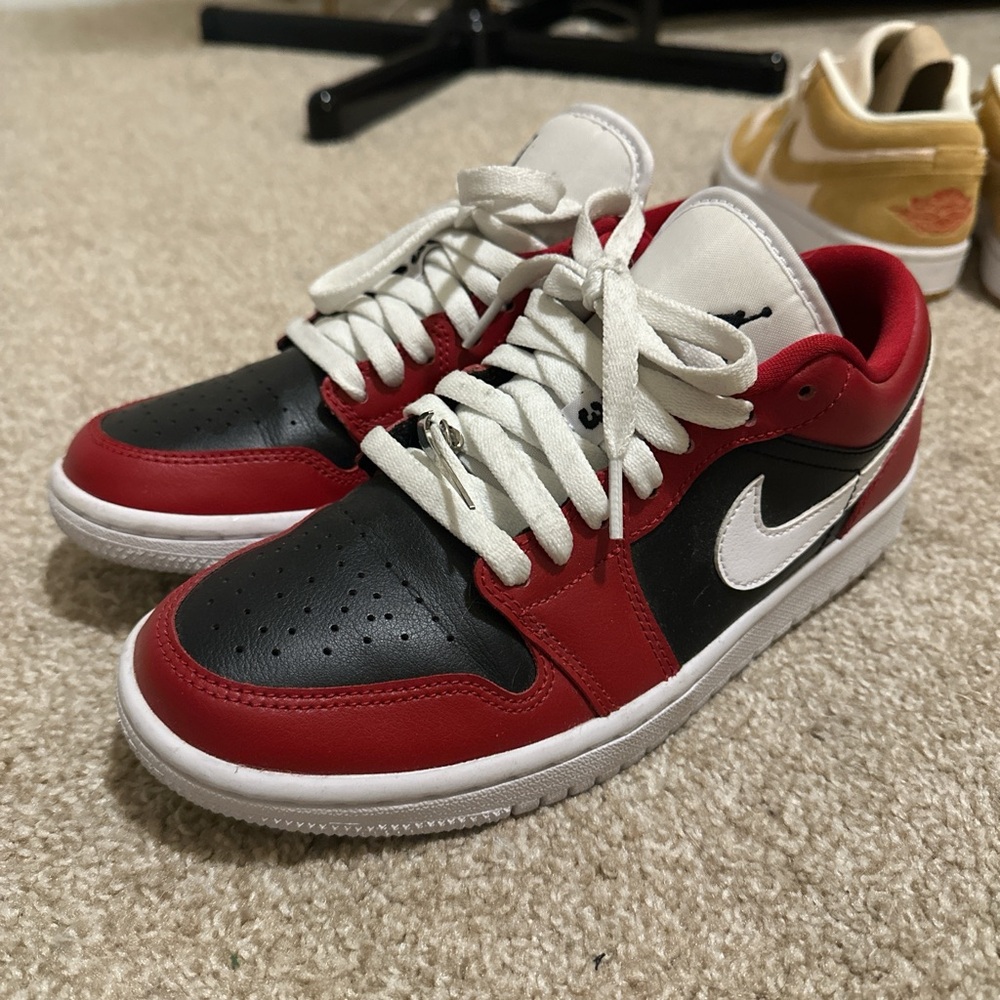 Jordan 1 low women’s Chicago flip